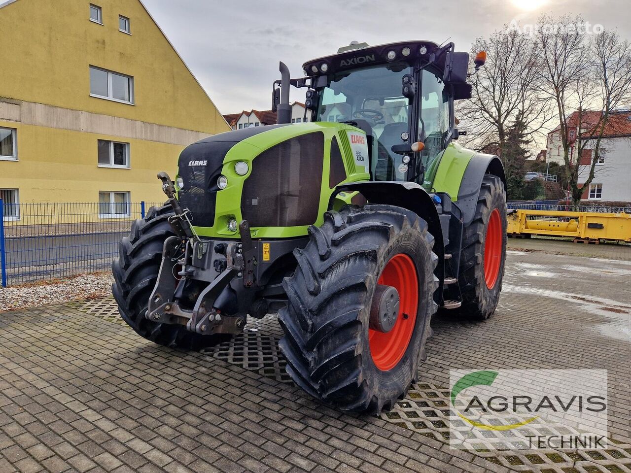 трактор колесный Claas Axion 930 Cmatic