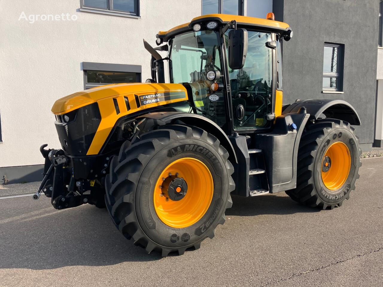 трактор колесный JCB Fastrac 4220