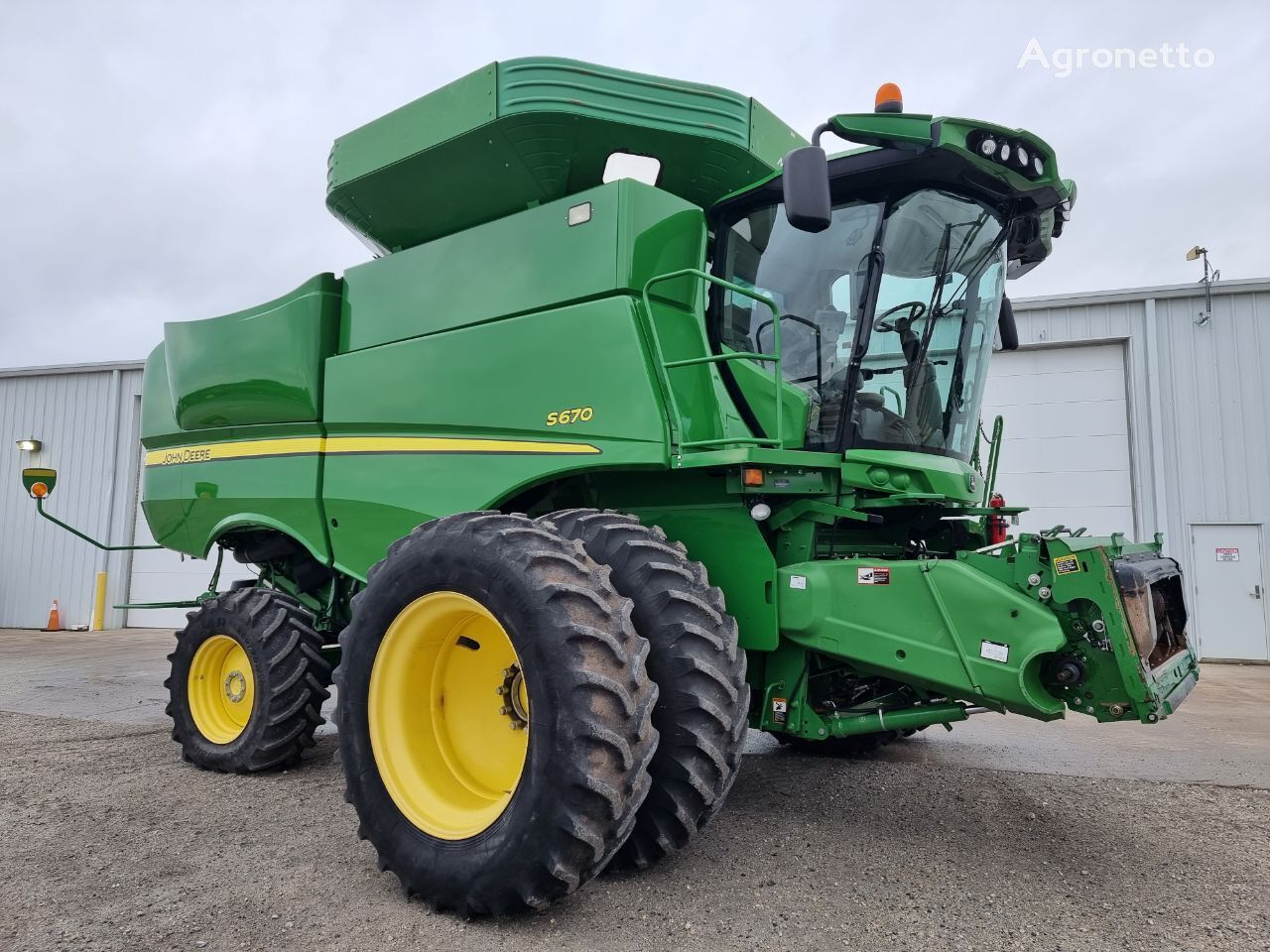 зерноуборочный комбайн John Deere S670